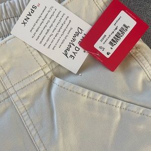 NEW w/ tags! Spanx Stretch Twill Cargo Joggers size S/P. Machine wash, cream